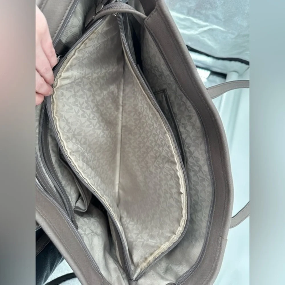 MICHAEL Michael Kors Jet Set‎ Zip Top Laptop Leather Shoulder Tote (Cinder)